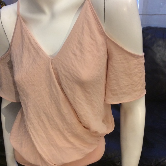 Eyeshadow blush pink cold shoulder v-neck bodysuit - Picture 2 of 8